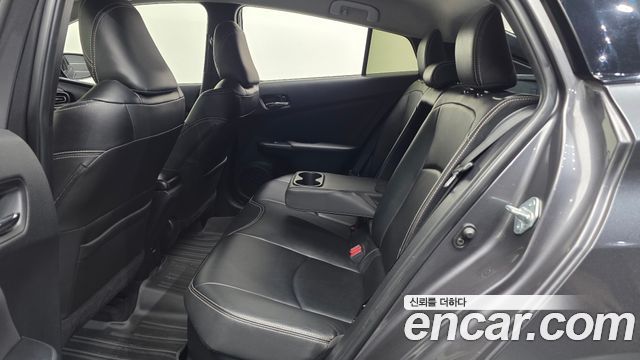 Toyota Prius (IV) 1.8 E 2017 — фото 16