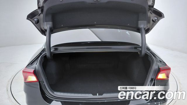 Kia K5 Hybrid (III) Trendy 2023 — фото 17