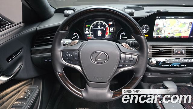Lexus LS500 (V) 3.5 Luxury AWD 2022 — фото 18