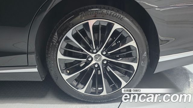 Lexus LS500 (V) 3.5 Luxury AWD 2022 — фото 27