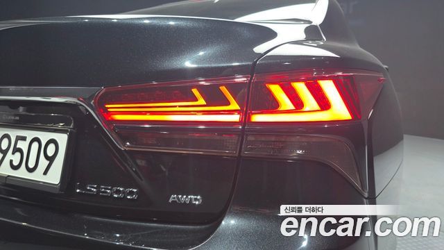 Lexus LS500 (V) 3.5 Luxury AWD 2022 — фото 29