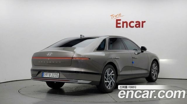 Hyundai Grandeur (GN7) 2,5 Gasoline 2WD Premium 2023 — фото 2