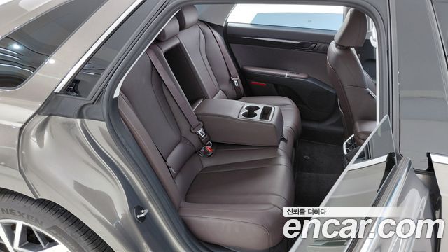 Hyundai Grandeur (GN7) 2,5 Gasoline 2WD Premium 2023 — фото 11