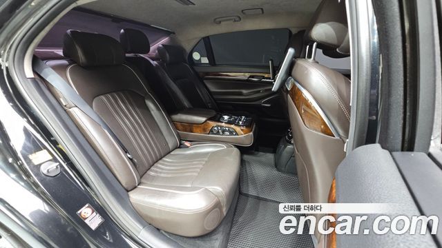 Genesis EQ900 3.3 T-GDI AWD Prestige 2016 — фото 11