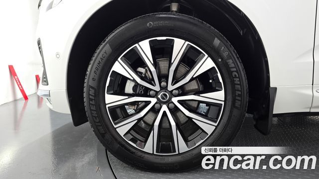 Volvo XC60 (II) B5 Ultimate Bright 2024 — фото 5