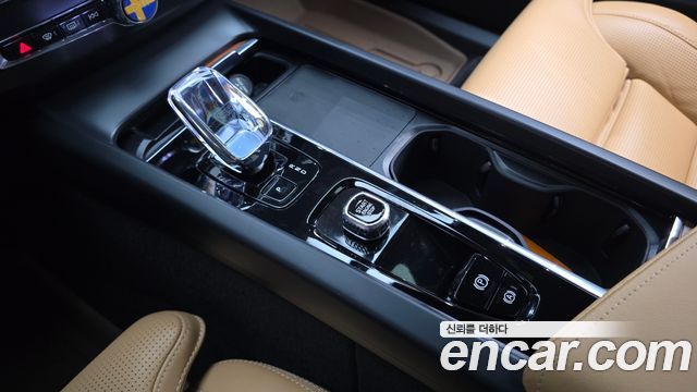 Volvo XC60 (II) B5 Ultimate Bright 2024 — фото 9