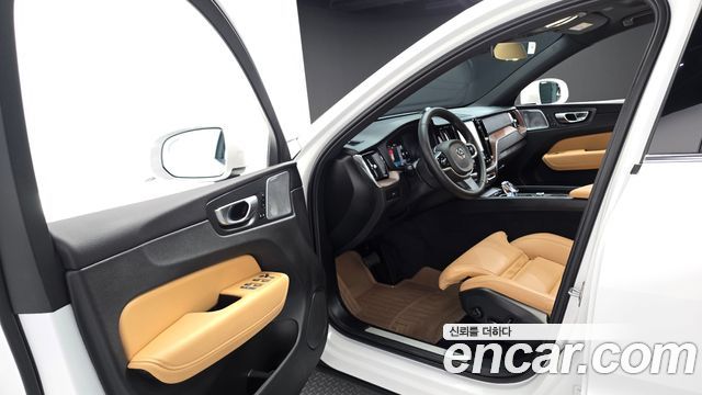 Volvo XC60 (II) B5 Ultimate Bright 2024 — фото 10