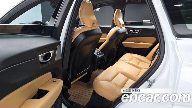 Volvo XC60 (II) B5 Ultimate Bright 2024 — фото 15