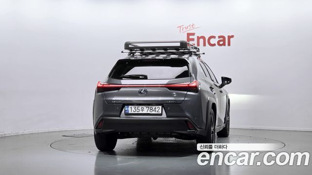 Lexus UX250h 2.0 2WD 2021 — фото 4
