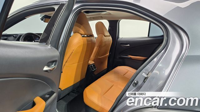 Lexus UX250h 2.0 2WD 2021 — фото 11