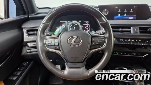 Lexus UX250h 2.0 2WD 2021 — фото 13