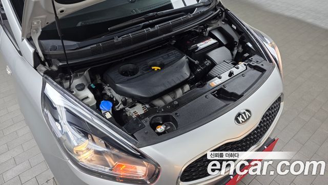 Kia Carens 2.0 LPi Luxury 2015 — фото 6