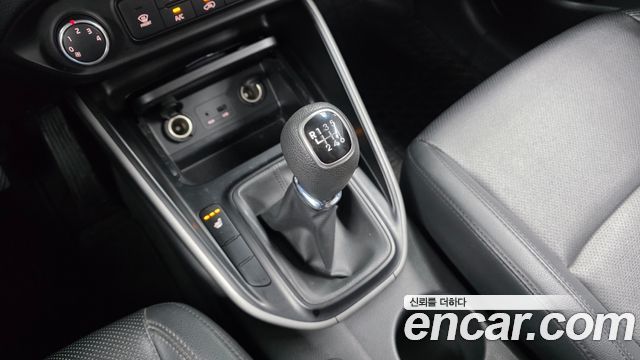 Kia Carens 2.0 LPi Luxury 2015 — фото 9