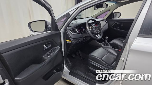 Kia Carens 2.0 LPi Luxury 2015 — фото 10