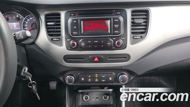 Kia Carens 2.0 LPi Luxury 2015 — фото 14