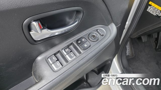 Kia Carens 2.0 LPi Luxury 2015 — фото 19