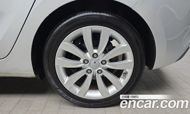 Kia Carens 2.0 LPi Luxury 2015 — фото 21