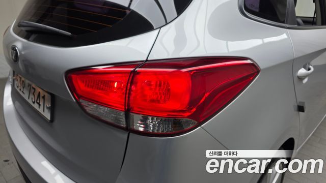 Kia Carens 2.0 LPi Luxury 2015 — фото 23