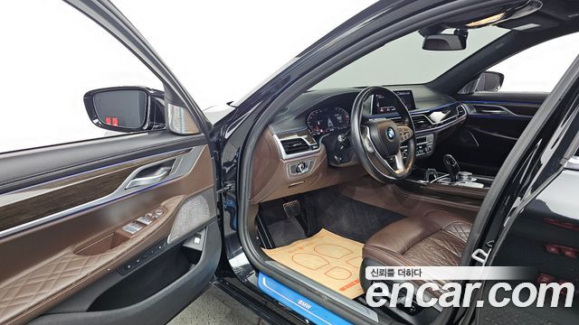 BMW 7 Series (G11) 730Ld xDrive Design Pure Excellence 2022 — фото 10