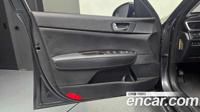 Kia K5 (II) 2.0 Prestige 2019 — фото 24