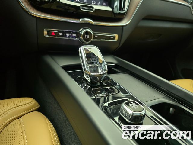 Volvo XC60 (II) B5 Ultimate Bright 2024 — фото 15