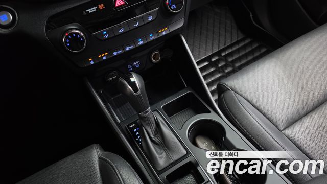Hyundai Tucson Diesel 2.0 2WD Style Special 2017 — фото 9