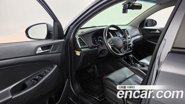 Hyundai Tucson Diesel 2.0 2WD Style Special 2017 — фото 10