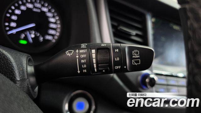 Hyundai Tucson Diesel 2.0 2WD Style Special 2017 — фото 20