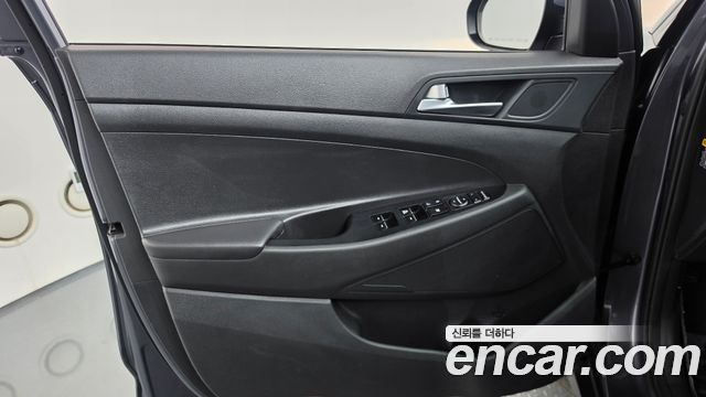 Hyundai Tucson Diesel 2.0 2WD Style Special 2017 — фото 24