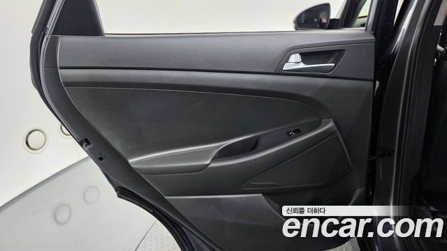 Hyundai Tucson Diesel 2.0 2WD Style Special 2017 — фото 25