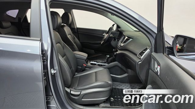 Hyundai Tucson Diesel 2.0 2WD Style Special 2017 — фото 26