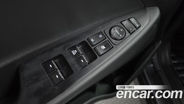 Hyundai Tucson Diesel 2.0 2WD Style Special 2017 — фото 27