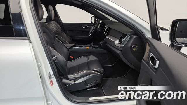 Volvo XC60 (II) T8 R-Design 2021 — фото 11
