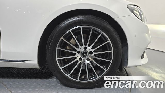 Mercedes-Benz E-Class (W213) E300 Avantgarde 2019 — фото 27