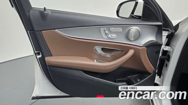 Mercedes-Benz E-Class (W213) E300 Avantgarde 2019 — фото 30