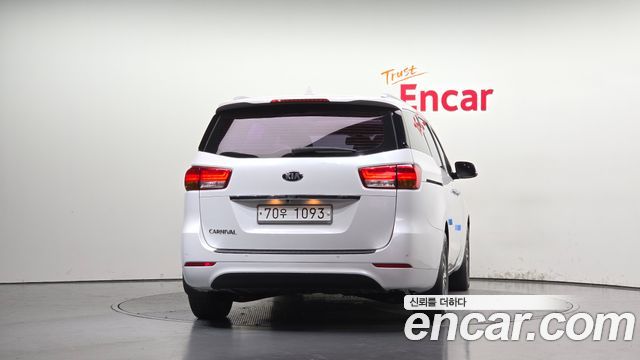 Kia Carnival 11-seater Prestige 2015 — фото 4