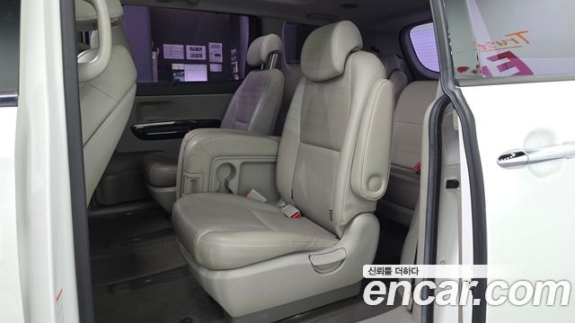 Kia Carnival 11-seater Prestige 2015 — фото 11