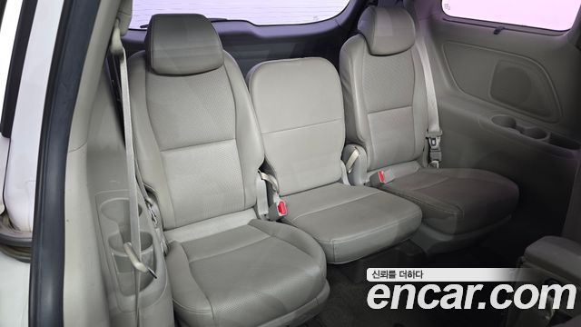 Kia Carnival 11-seater Prestige 2015 — фото 12