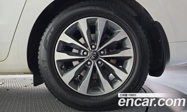 Kia Carnival 11-seater Prestige 2015 — фото 21