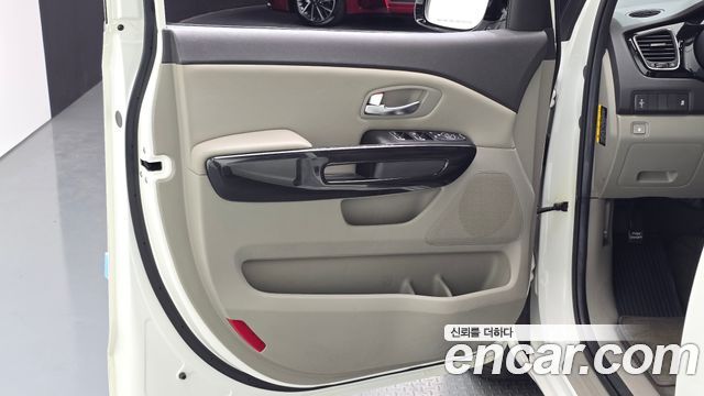 Kia Carnival 11-seater Prestige 2015 — фото 24