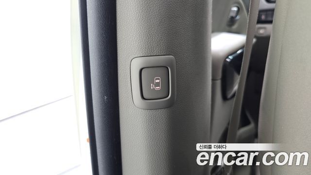 Kia Carnival 11-seater Prestige 2015 — фото 32