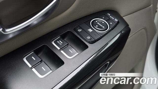 Kia Carnival 11-seater Prestige 2015 — фото 34