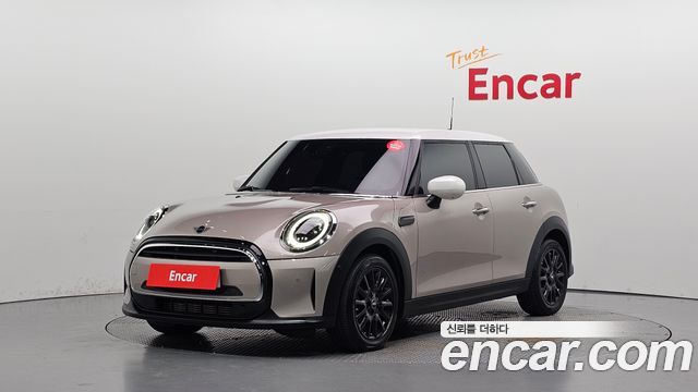 MINI Cooper 5Door Classic Third Generation 2024 — фото 1
