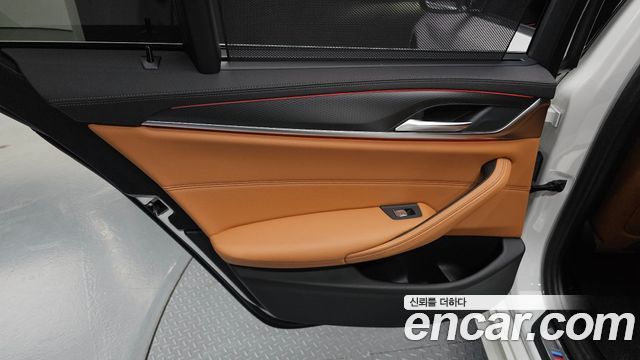 BMW 5 Series (G30) 520i M Sport 2023 — фото 25