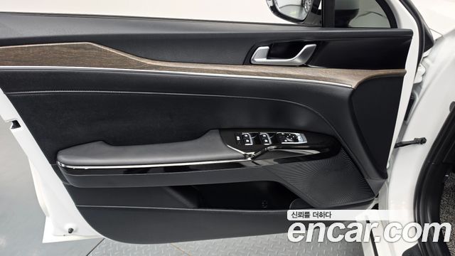 Kia K5 (III) 2.0 Noblesse 2023 — фото 24