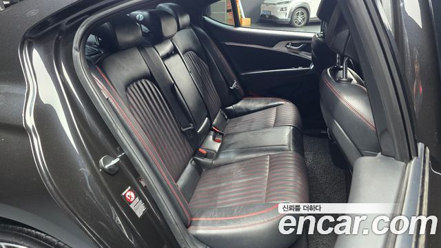 Genesis G70 2.0T Sport Package 2018 — фото 32