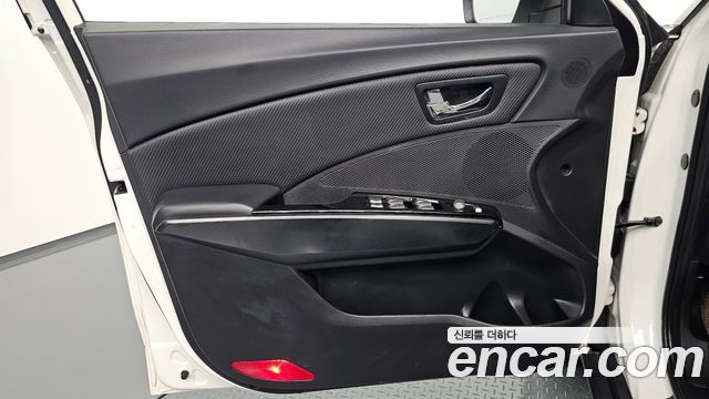 KG Mobility (SsangYong) Tivoli VX 2WD 2015 — фото 24