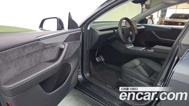 Tesla Model Y Long Range AWD 2025 — фото 10