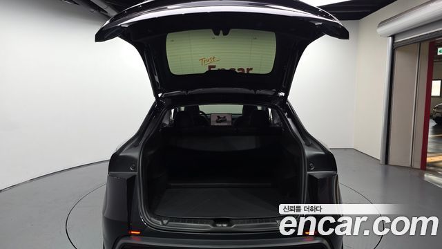 Tesla Model Y Long Range AWD 2025 — фото 24
