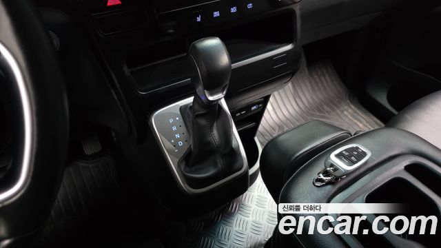 Hyundai Staria Tourer 11-Seater Modern 2023 — фото 9